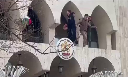 سوريا تعتقل شخصين متورطين في الاعتداء على سفارة أبوظبي بدمشق