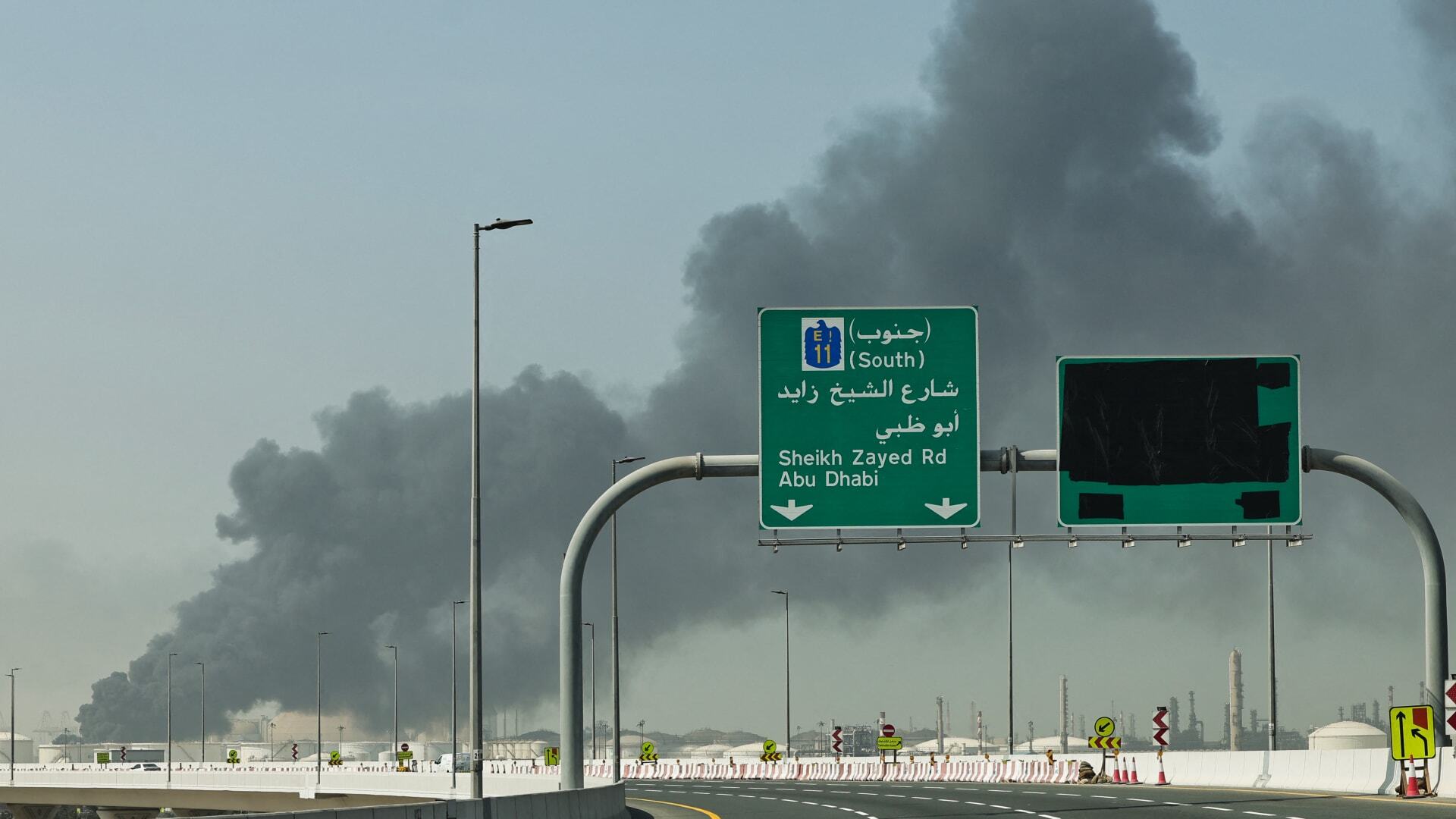 حريقان وجرحى في محيط مناطق خليفة الاقتصادية بأبوظبي بعد اعتراض صاروخ