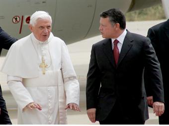 بابا الفاتيكان يبدأ زيارة للأردن