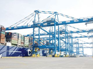 نمو تجارة أبوظبي غير النفطية 5.9 % في الربع الأول من 2014