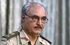 رويترز: أبوظبي تدعم حفتر للوصول للسلطة في ليبيا